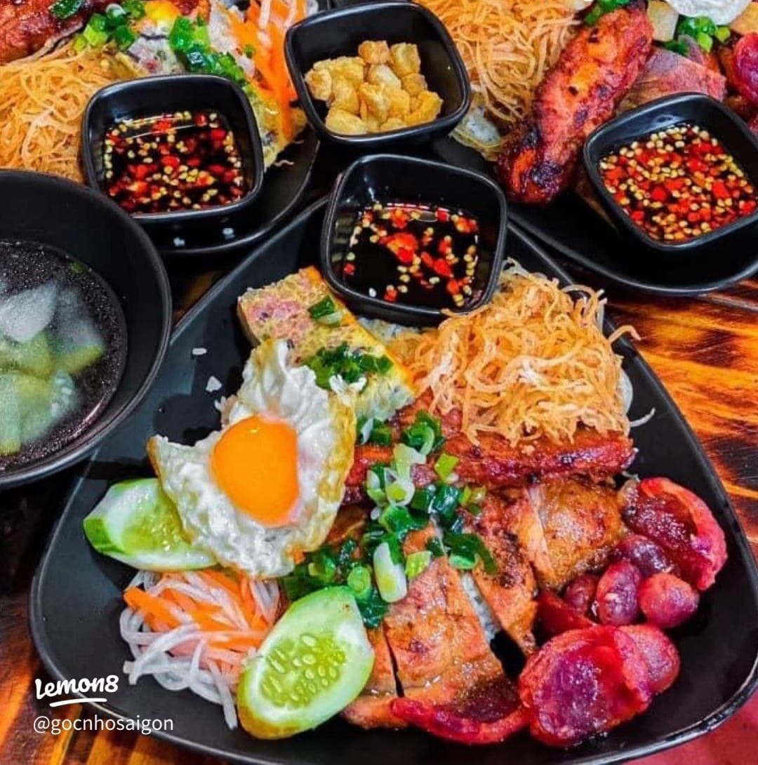 Mixed broken-rice plate at Com Tam Sa Bi Chuong Hoa Hung