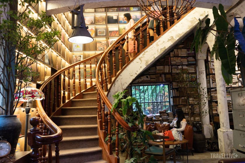 Wooden staircase with walls lined with vinyl sleeves