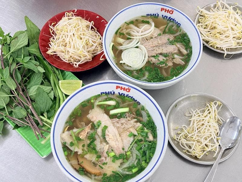 Phở Phú Vương — photo 5