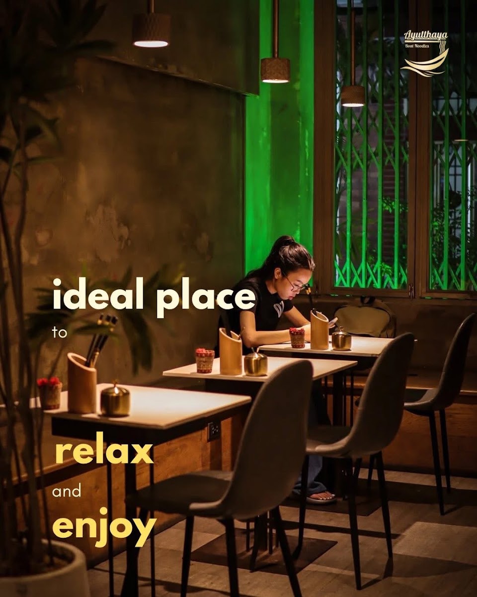 Dining room with leaf bowls