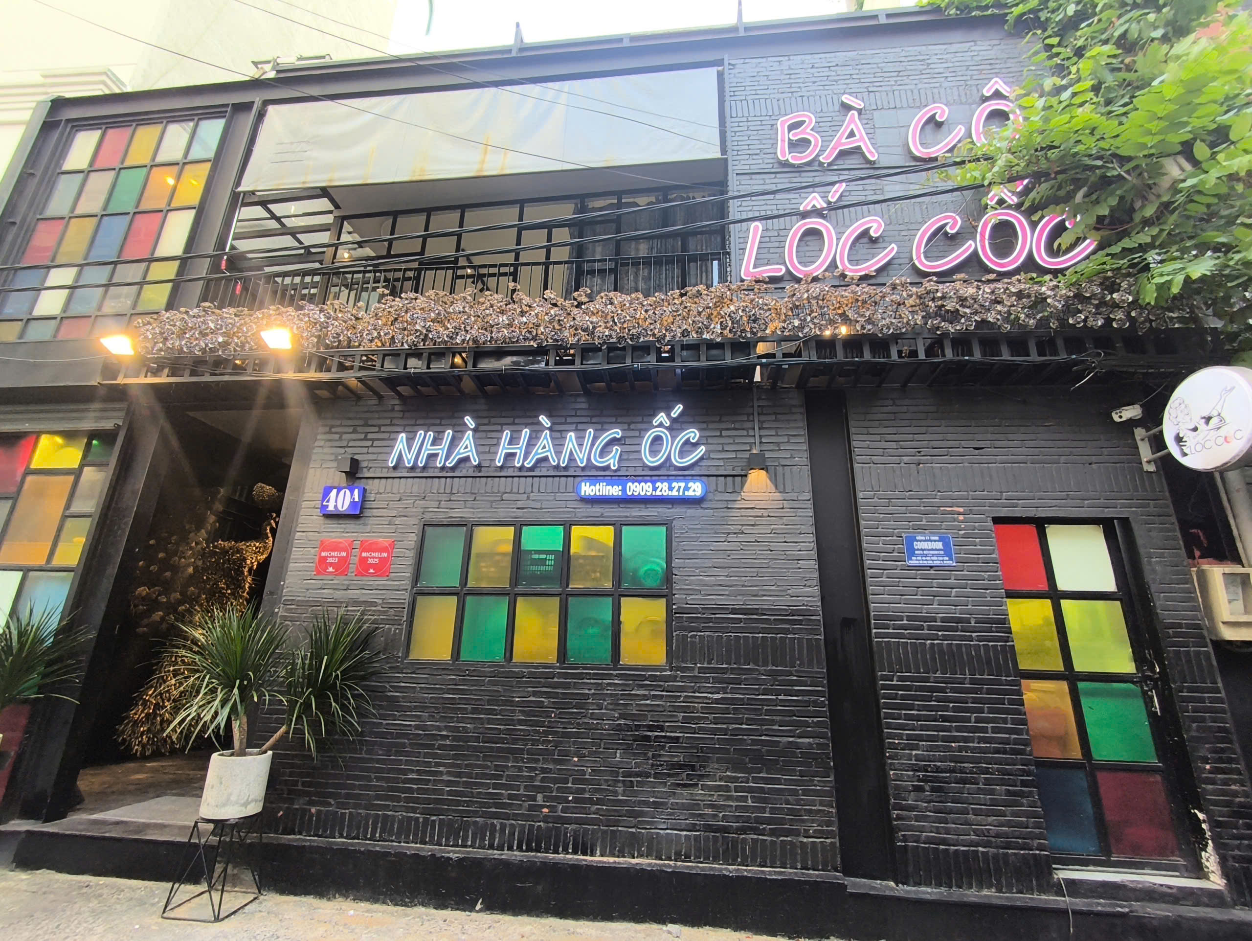 Lối vào hẻm Bà Cô Lốc Cốc, 40A Trần Cao Vân