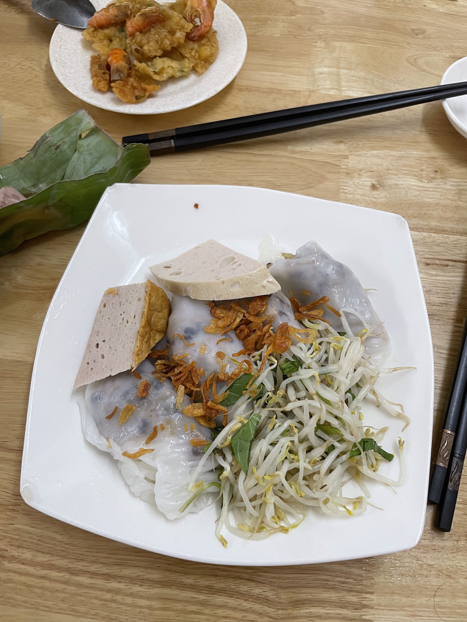 Không khí quán buổi sáng (đang chờ đợt chụp ảnh)