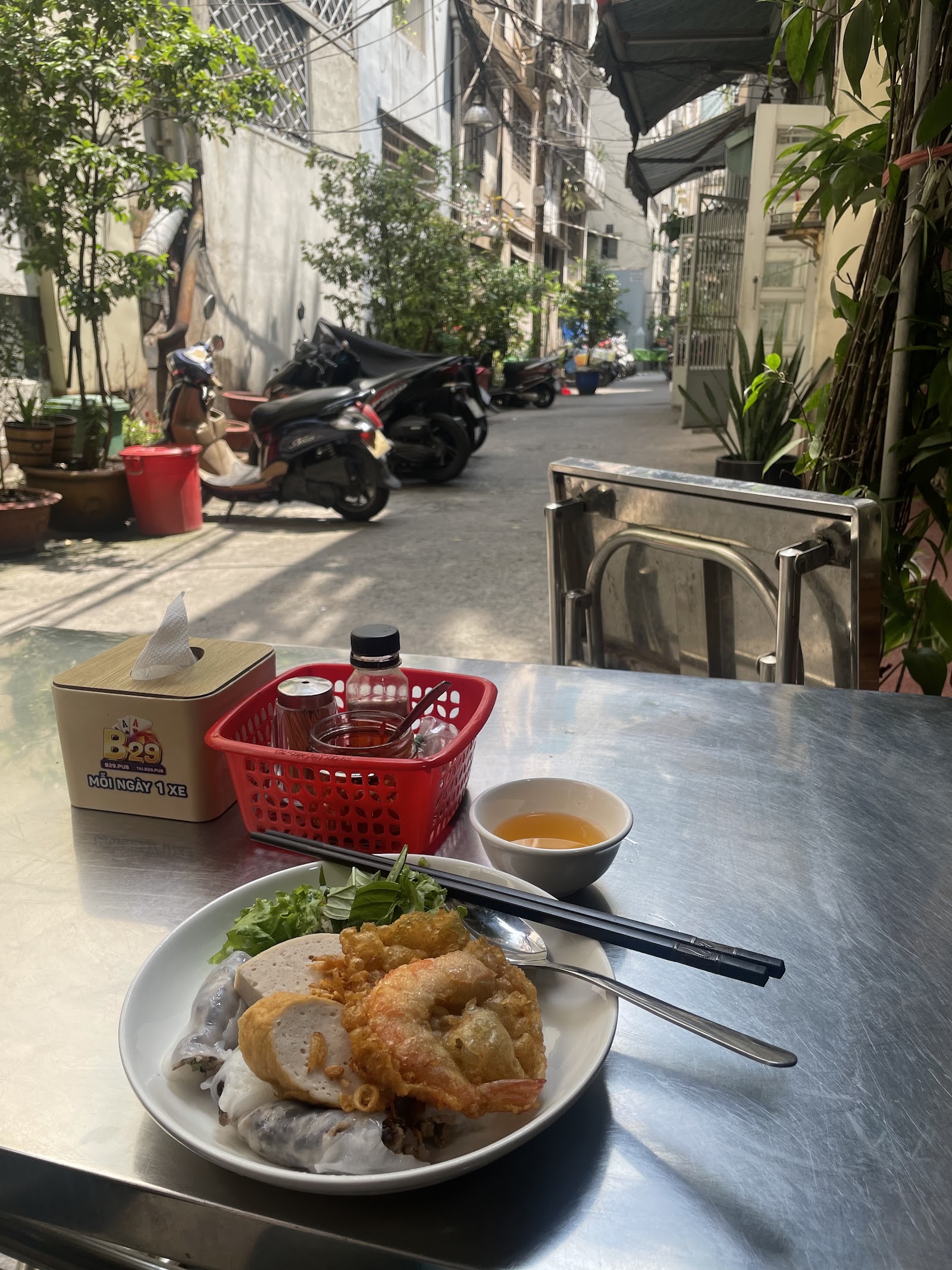 하오호아 천 찜기 한켠 (사진 촬영 대기 중)
