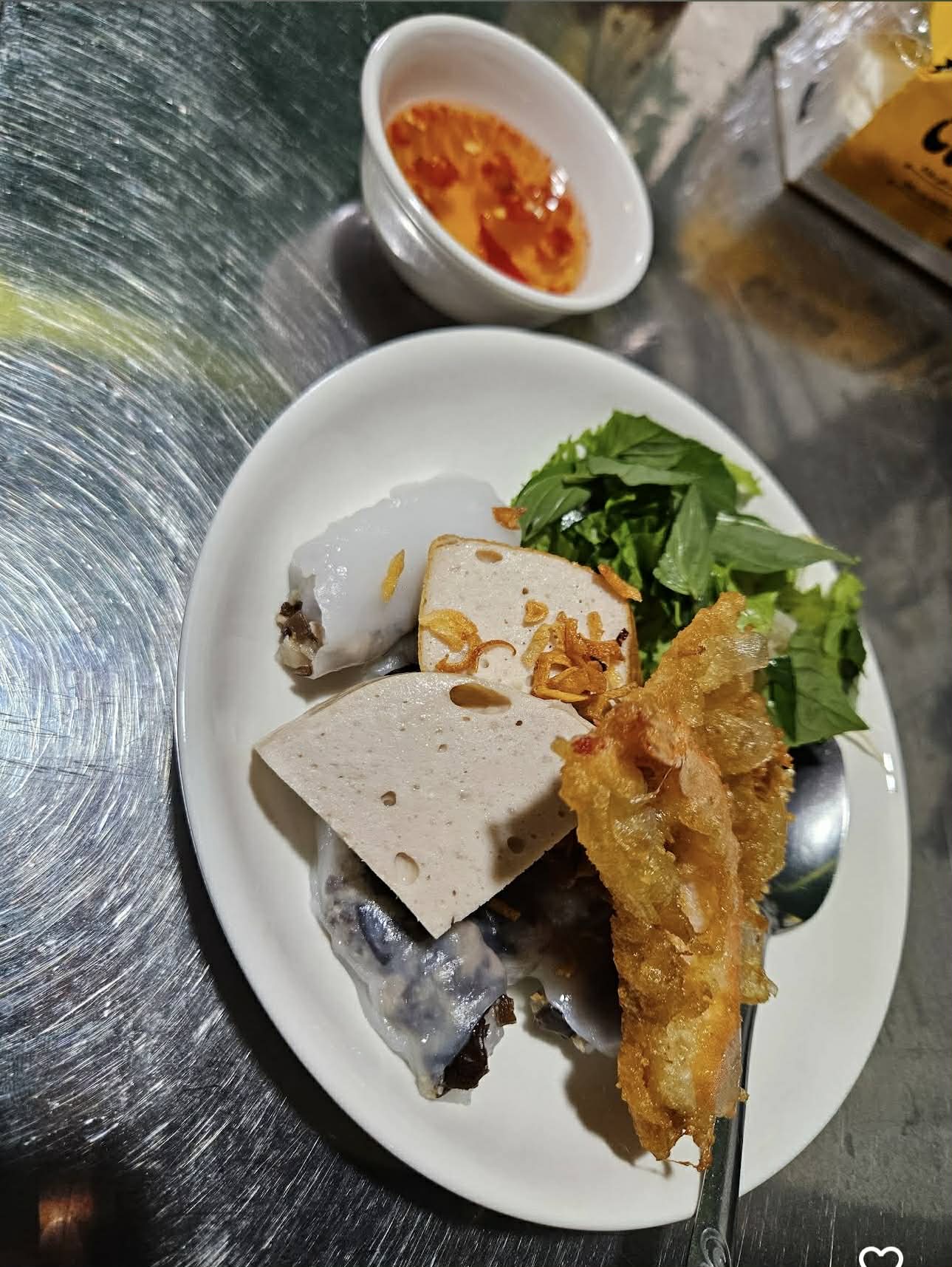 하오호아 뜨거운 라이스롤 한 접시 (사진 촬영 대기 중)