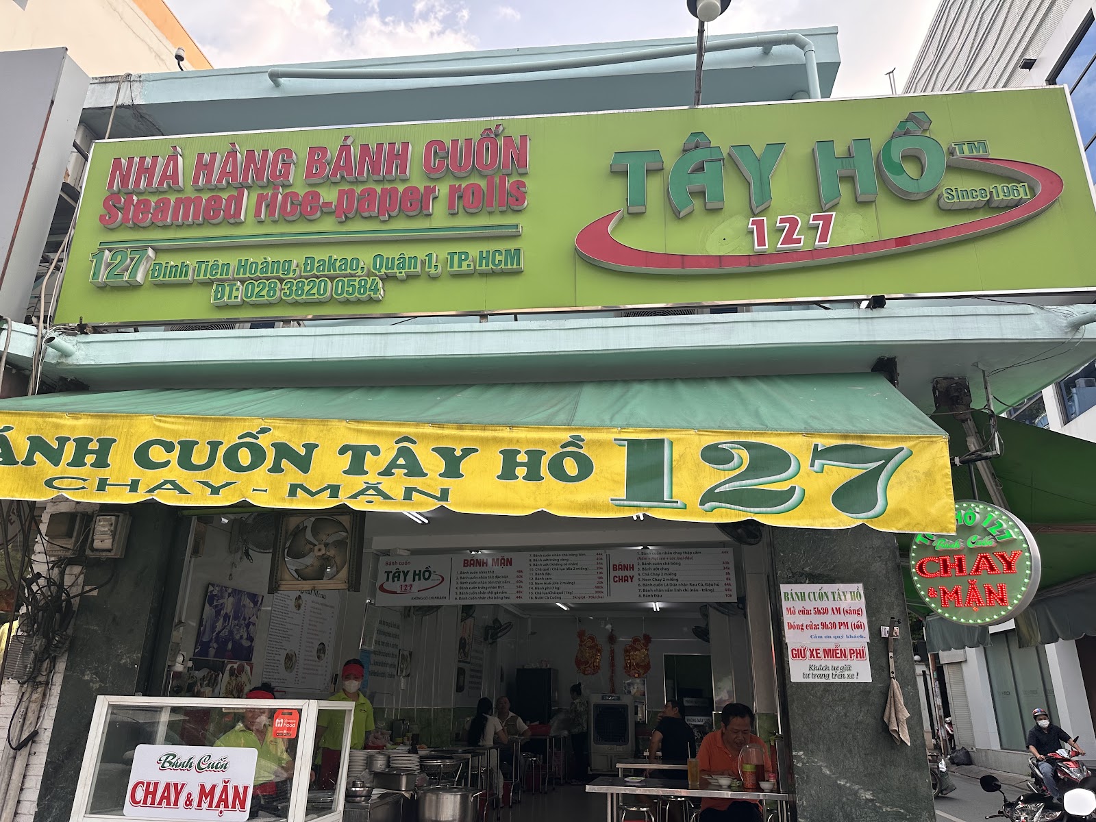 Mặt tiền quán Bánh Cuốn Tây Hồ 127 (đang chờ đợt chụp ảnh)
