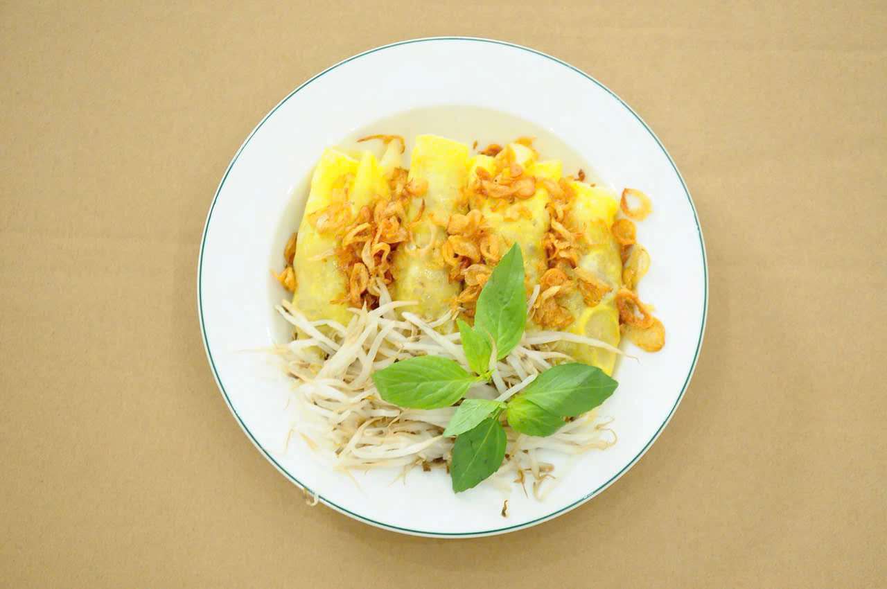 Bánh cuốn trứng (đang chờ đợt chụp ảnh)
