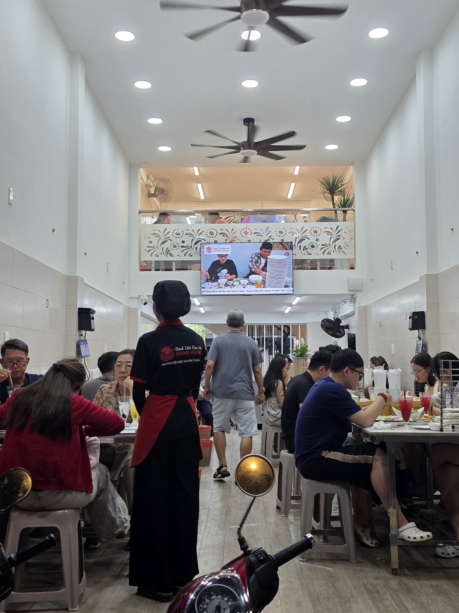 Không khí quán — đang chờ buổi chụp ảnh thực tế (10/2026)