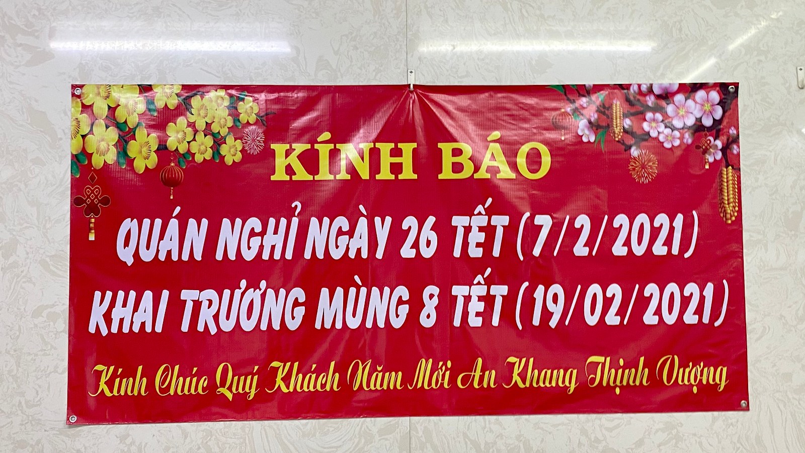 Người đổ bánh đứng chảo ở Bánh Xèo 46A (đang chờ đợt chụp ảnh)
