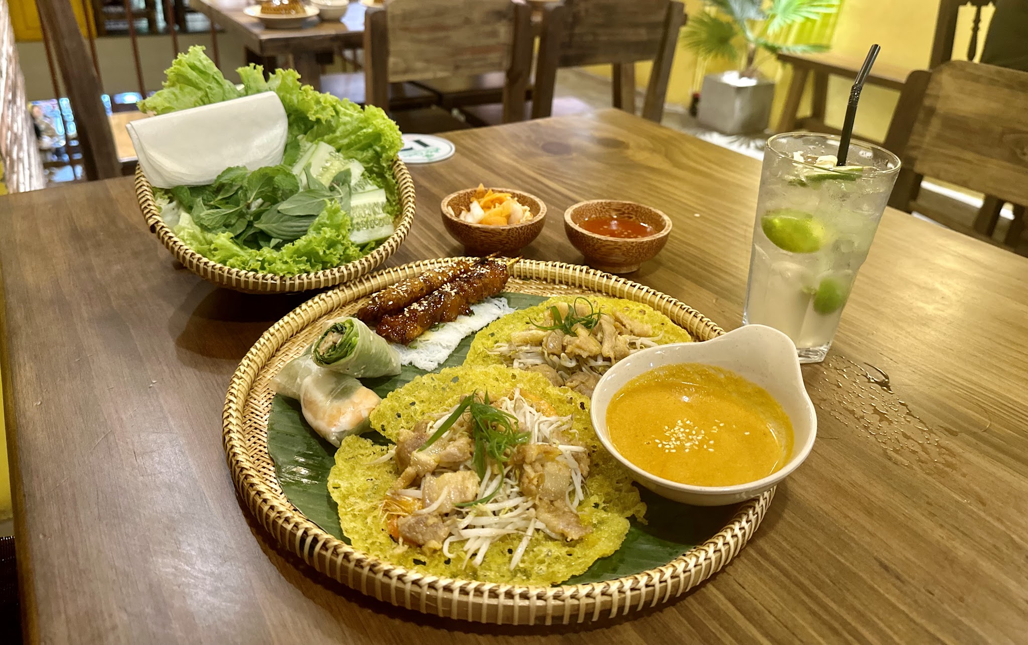 Gỏi cuốn tại Bếp Cuốn Sài Gòn