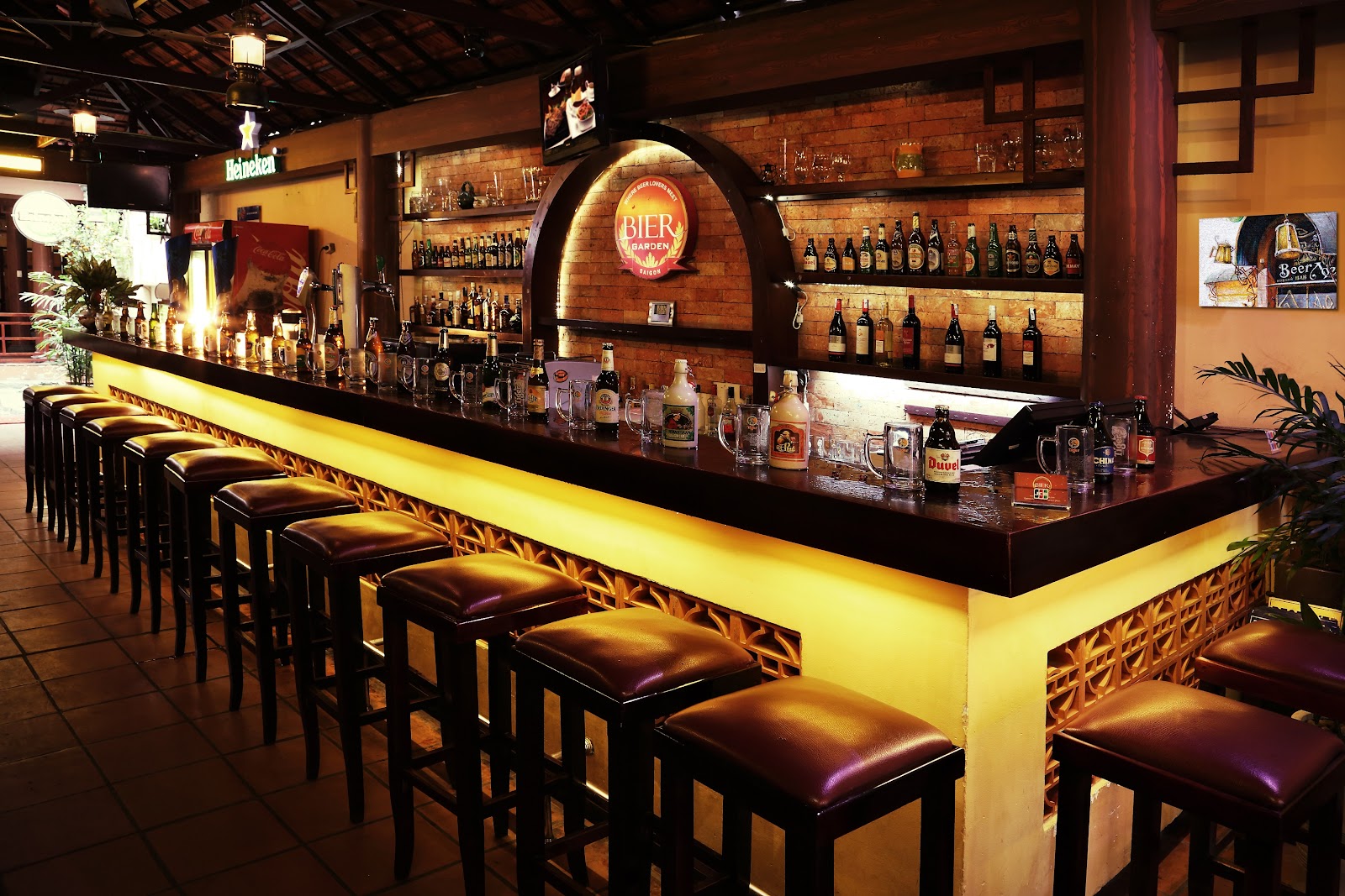 맥주 탭이 있는 BIER GARDEN SAIGON 바
