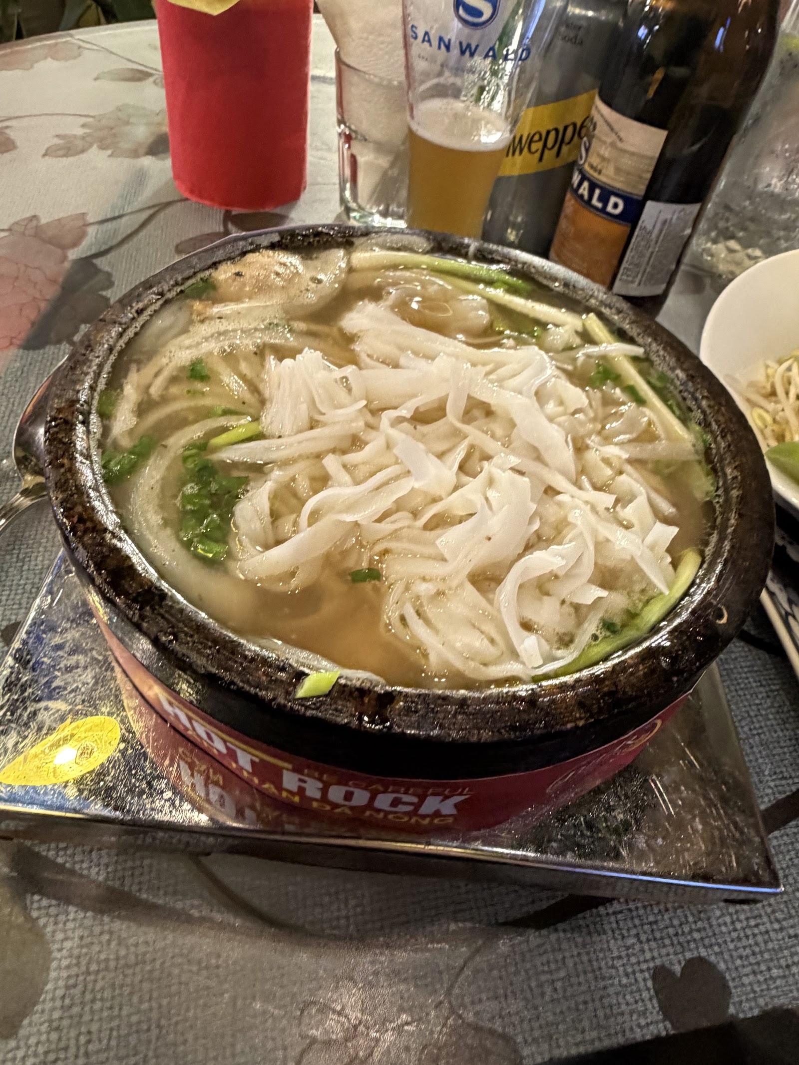 김 모락모락 나는 핫락 쌀국수