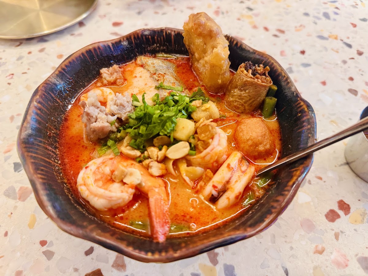 Tô mì thuyền bốc khói