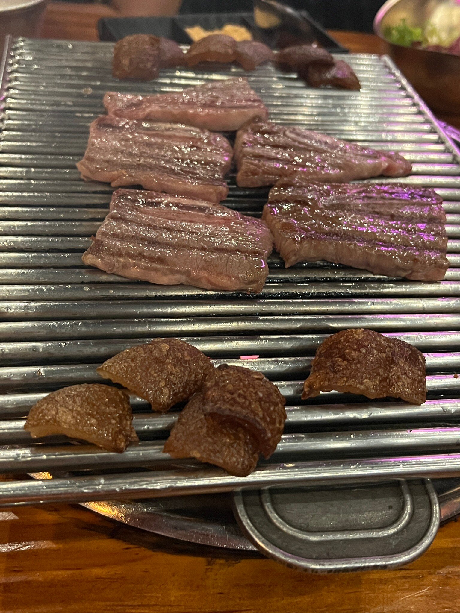 테이블에서 구워지는 고기