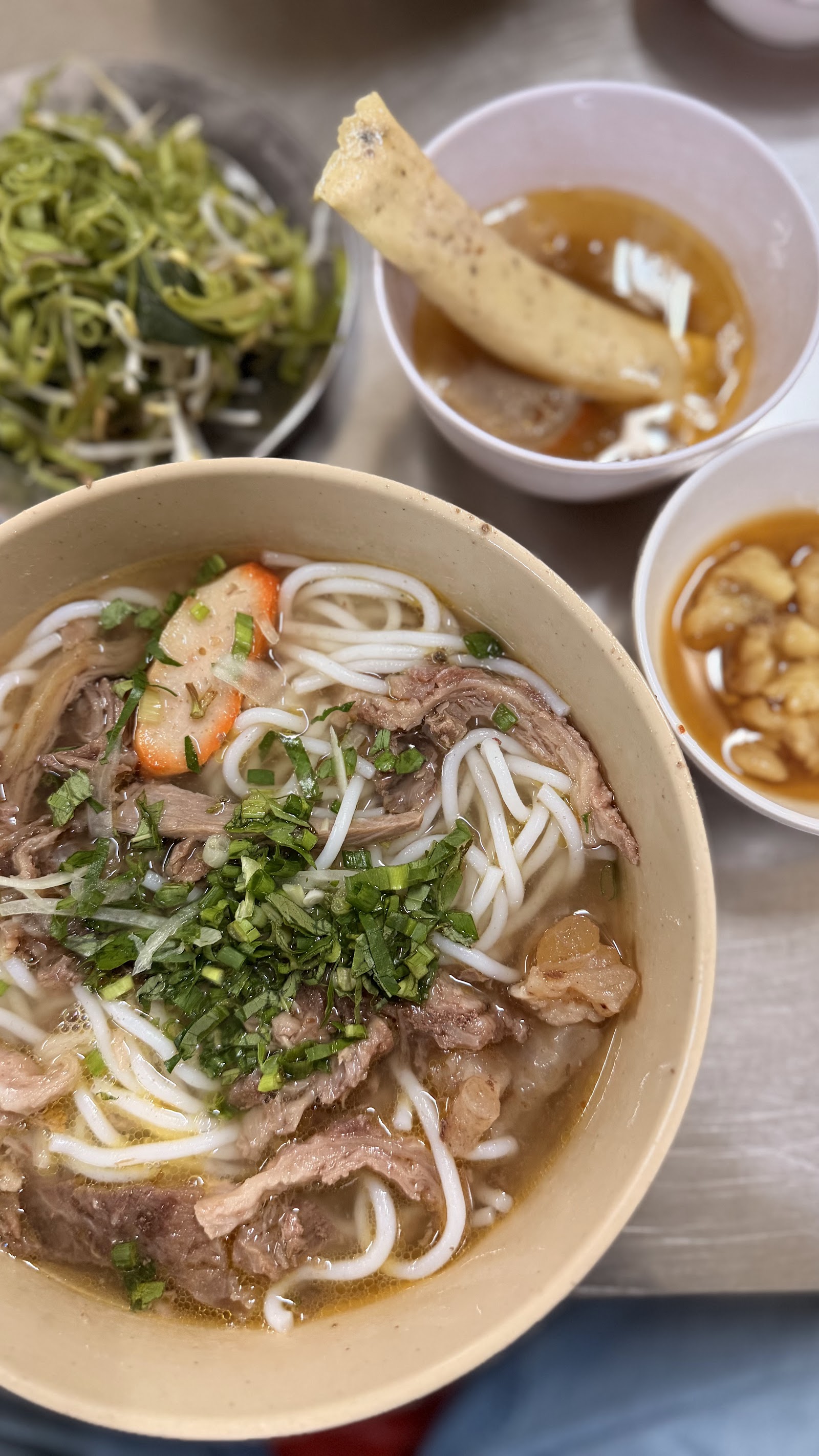 Cận cảnh chén mỡ nổi (đang chờ đợt chụp ảnh)