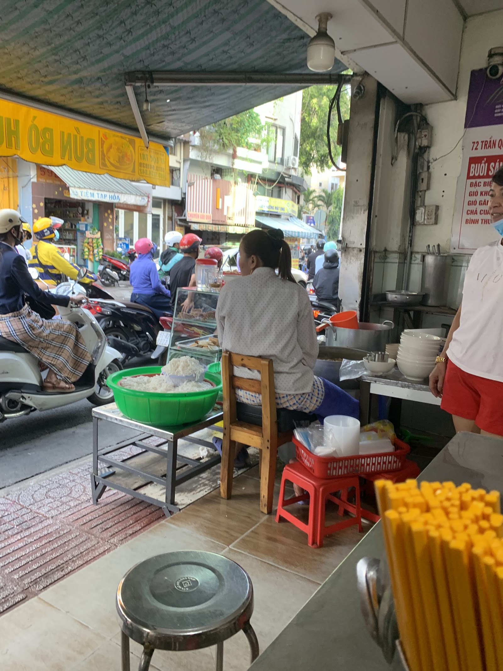 The Bún bò Huế - O Sửu storefront, 72 Tran Quoc Toan, District 3 (pending the venue photo pass)