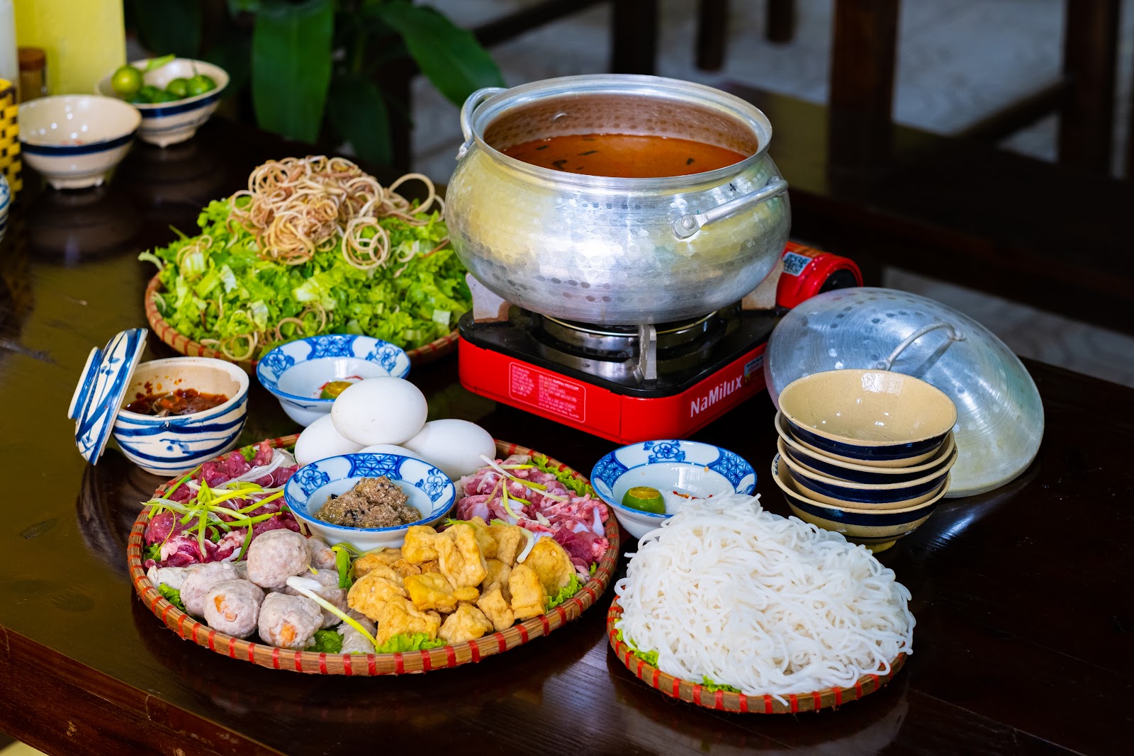 Không khí quán Cô Hương Béo (đang chờ đợt chụp ảnh)
