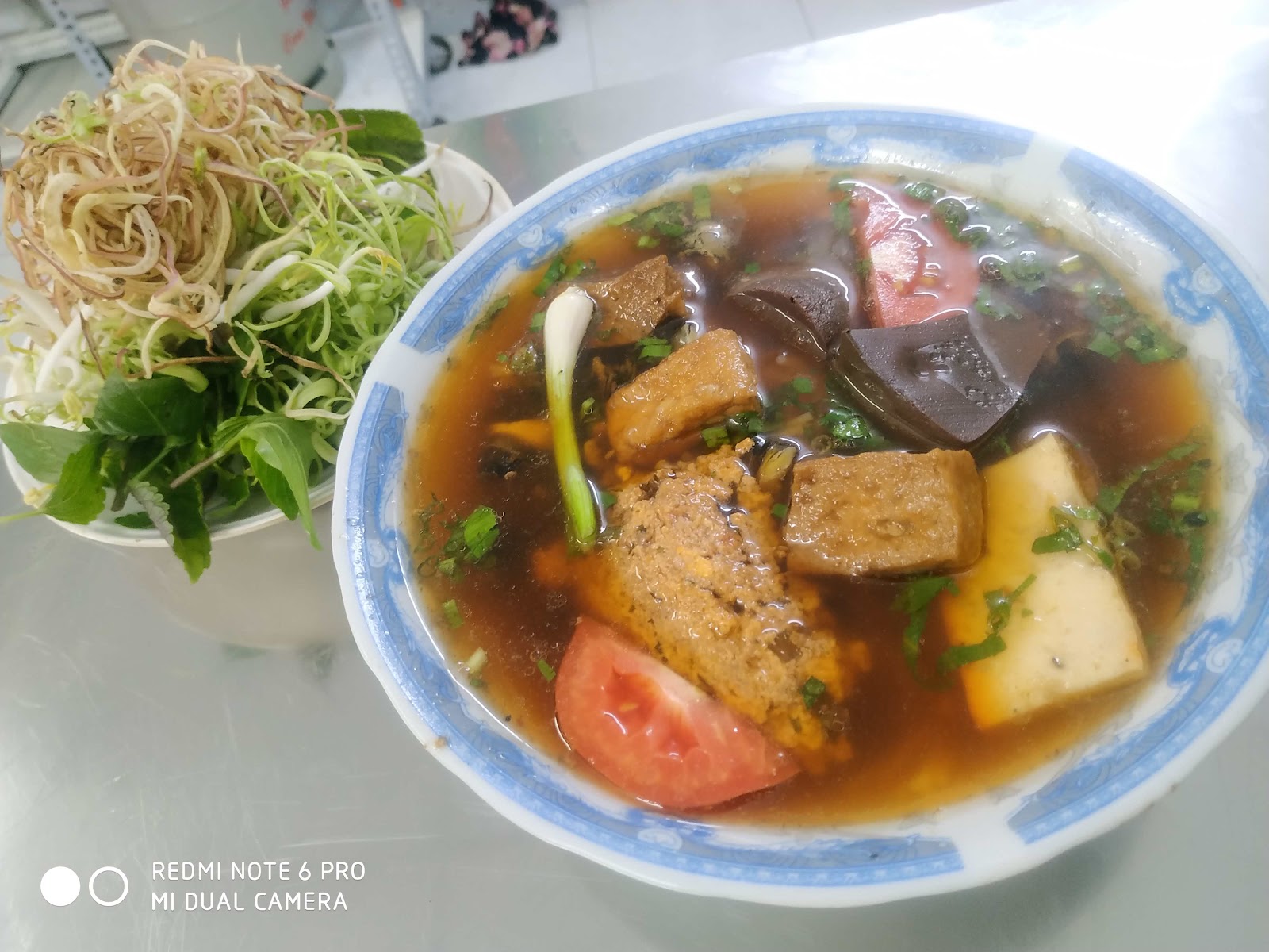 아침의 분리에우 꼴레 내부 (사진 촬영 대기 중)