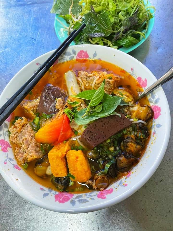 호아흥 풀 토핑 한 그릇 (사진 촬영 대기 중)