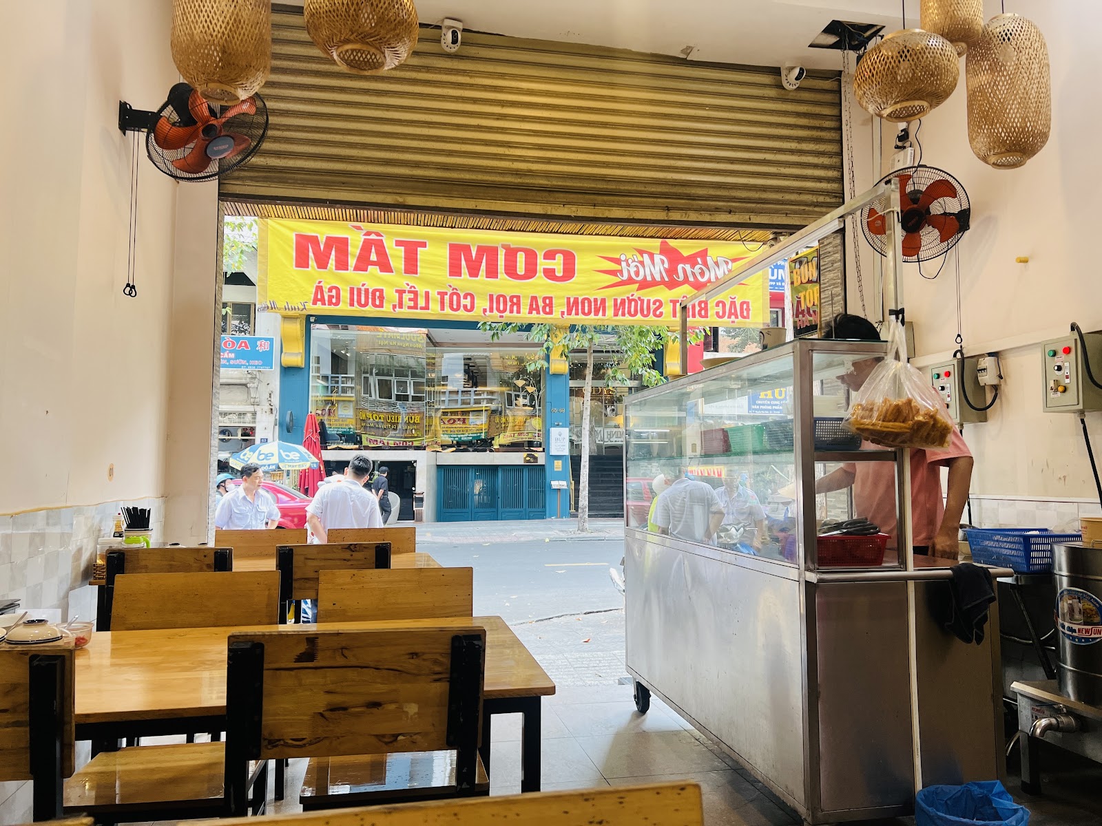 Inside Bún Riêu cua ốc Phan Rang (pending the venue photo pass)