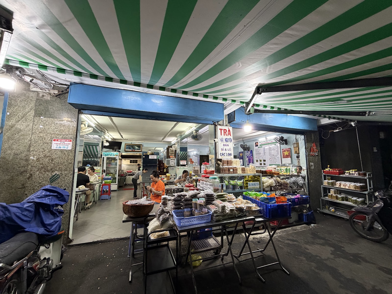 The Thanh Hai storefront in the Ky Dong alley (pending the venue photo pass)