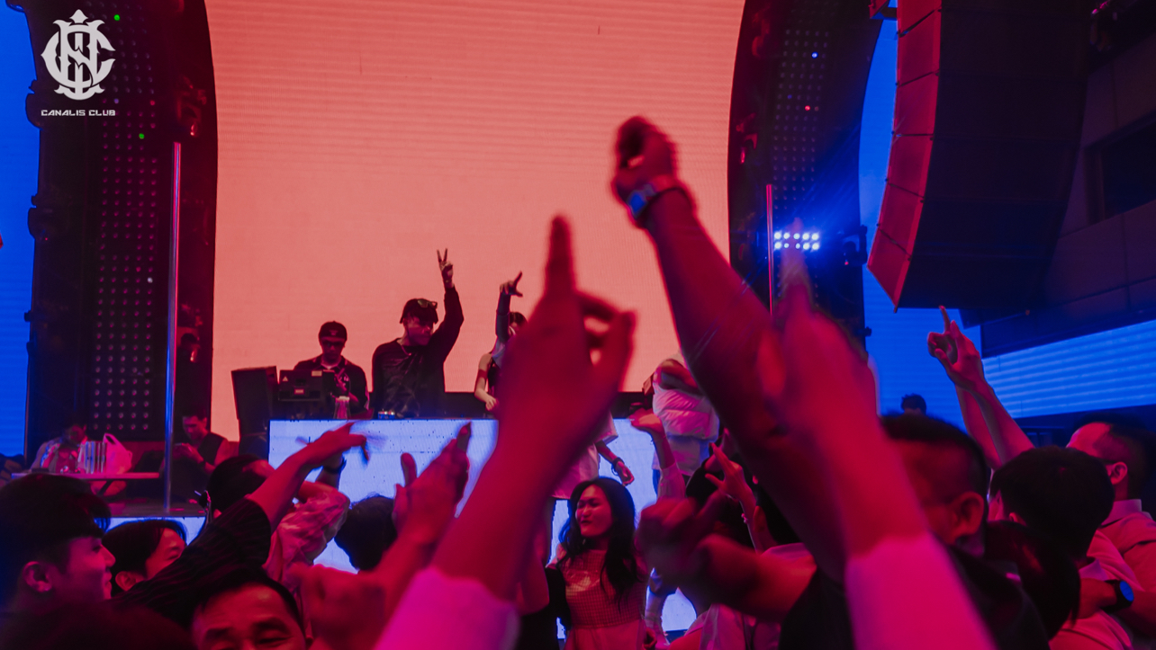 Canalis Club dancefloor at peak hour — hands in the air