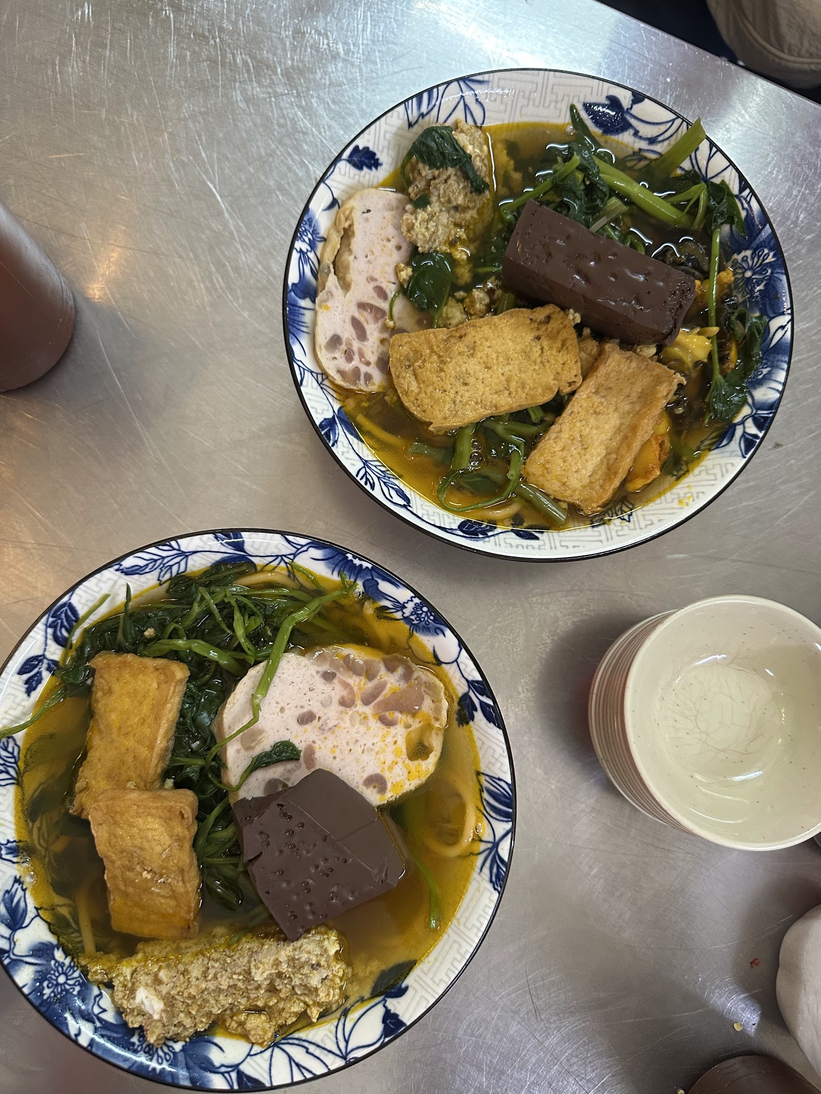 Trà đá tại gian hàng Ngọc Hương (đang chờ đợt chụp ảnh)