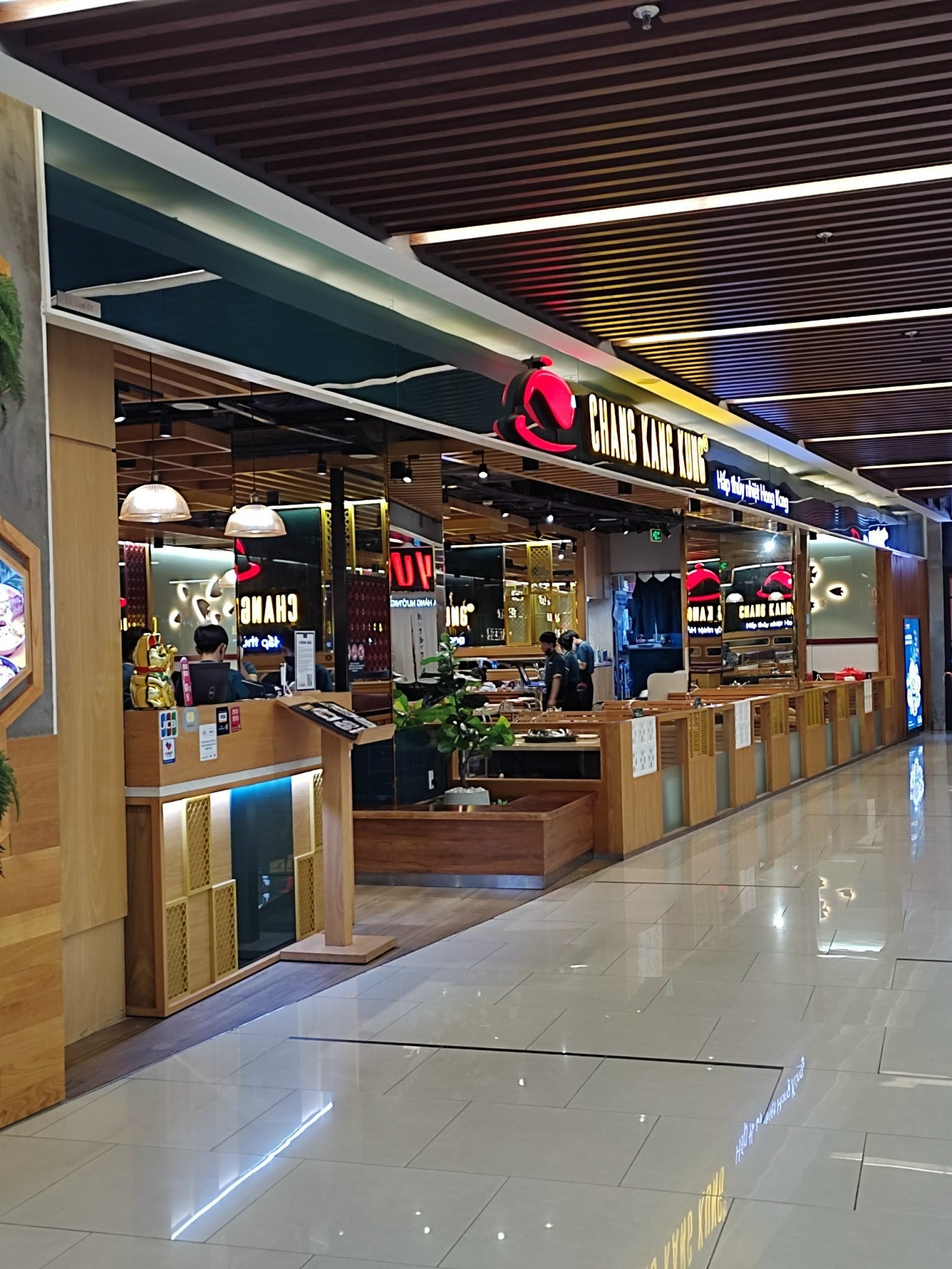 The Chang Kang Kung Saigon Centre storefront from the mall corridor