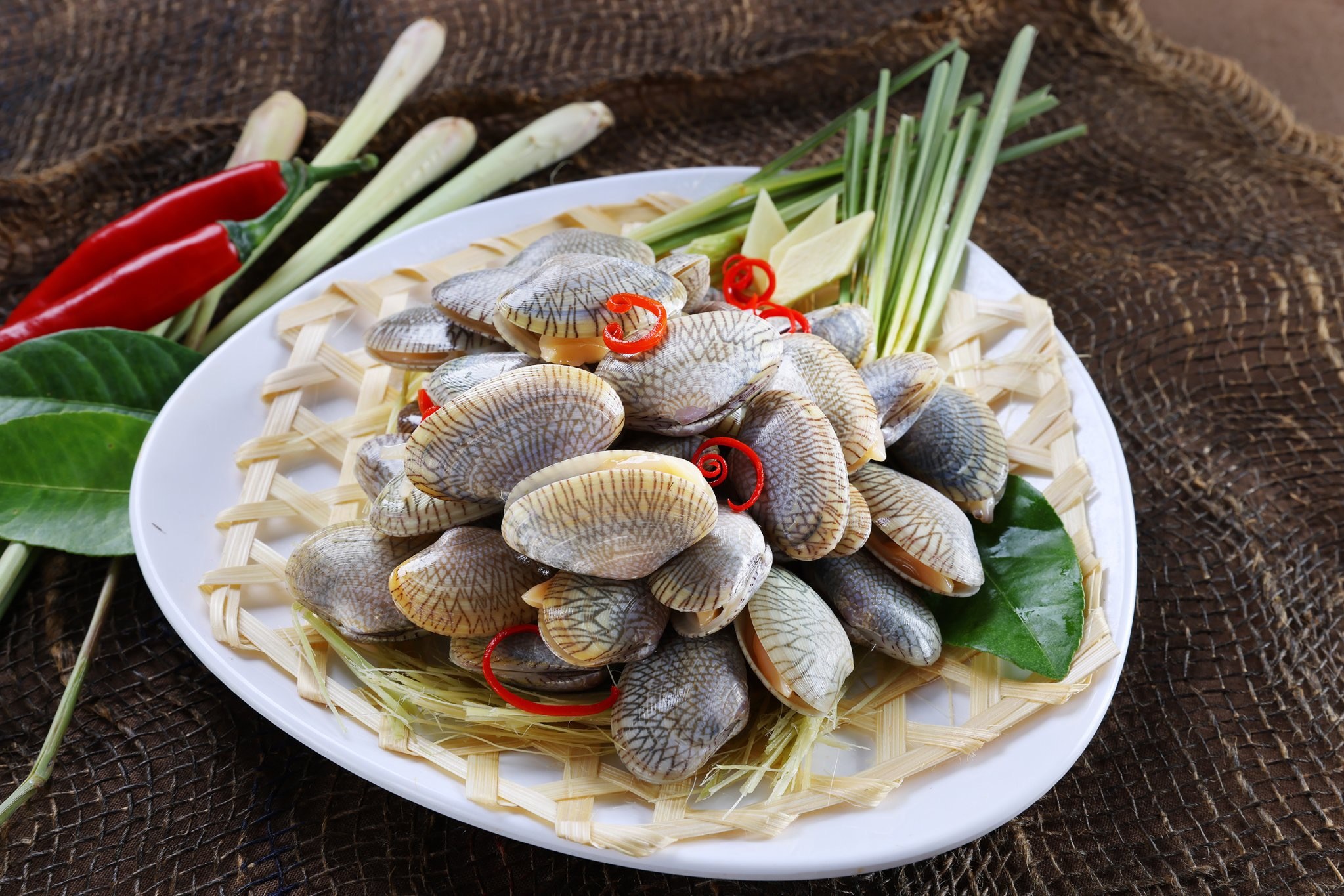 Steamed clams with lemongrass and chili