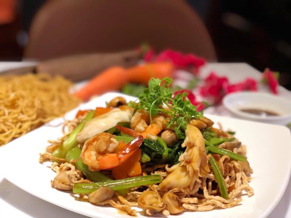 Stir-fried noodles with shrimp and herbs