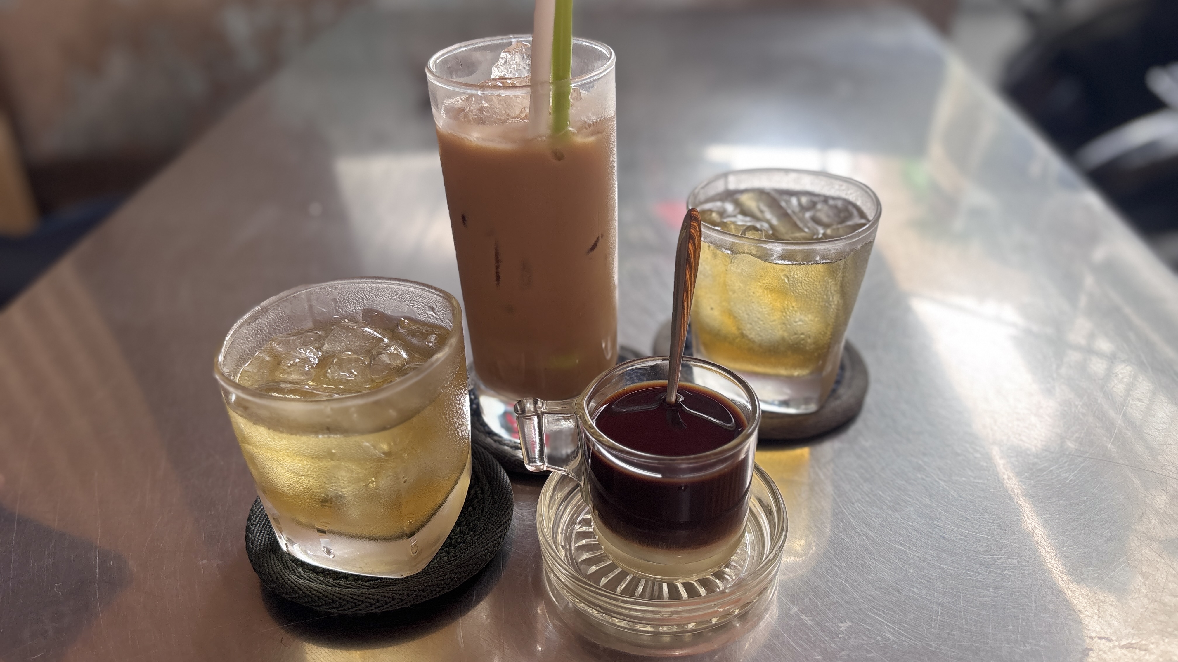 Cà phê sữa đá and cà phê đen đá