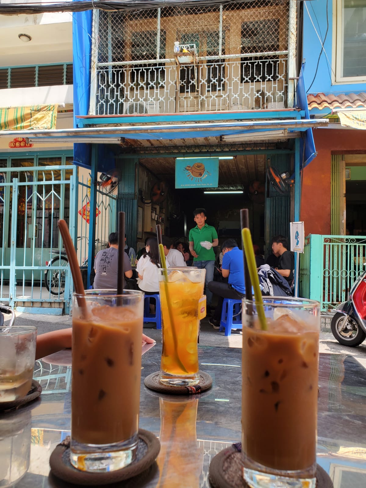 Cheo Leo Cafe's blue facade in Hem 109