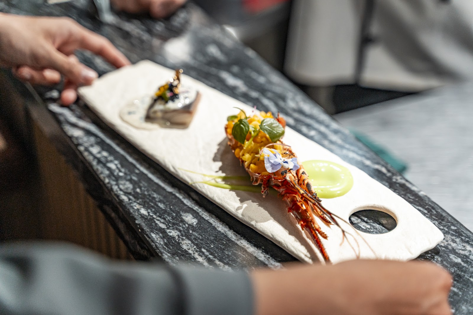 Khuya trên sân thượng Cloud Nine
