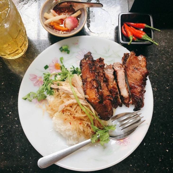 Rib with bì, fresh chilies, iced tea