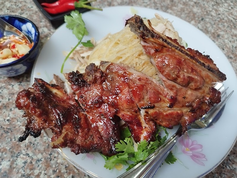 Rib with bì — shredded pork skin, herbs