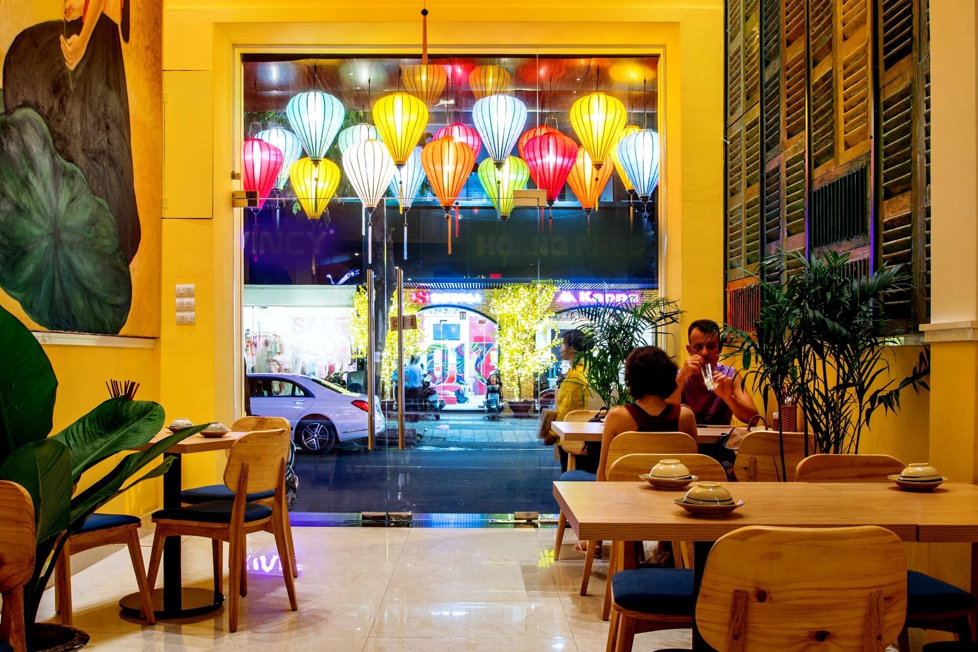 Đèn Lồng trên đường Nguyễn Trãi, Quận 1
