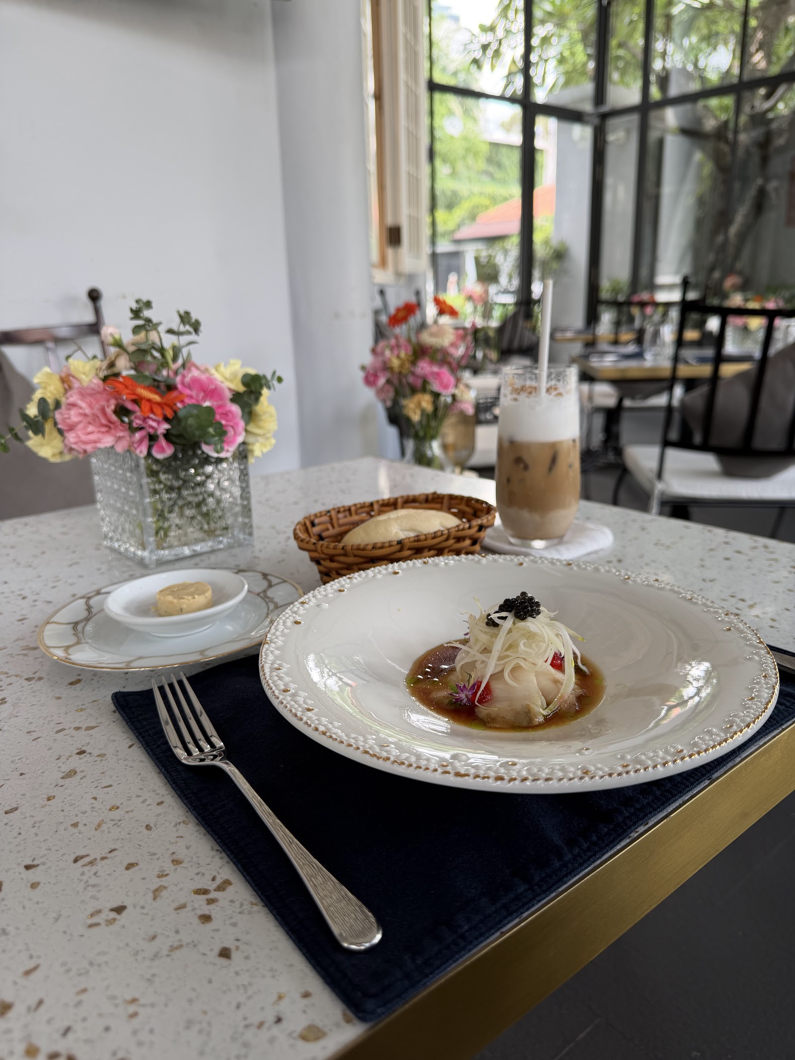 Scallops with caviar, bread and iced coffee