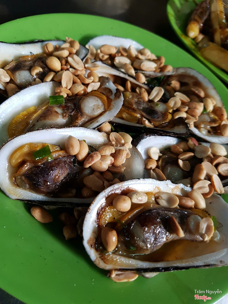 Nguyen Van Troi Market food area — the market right across the street