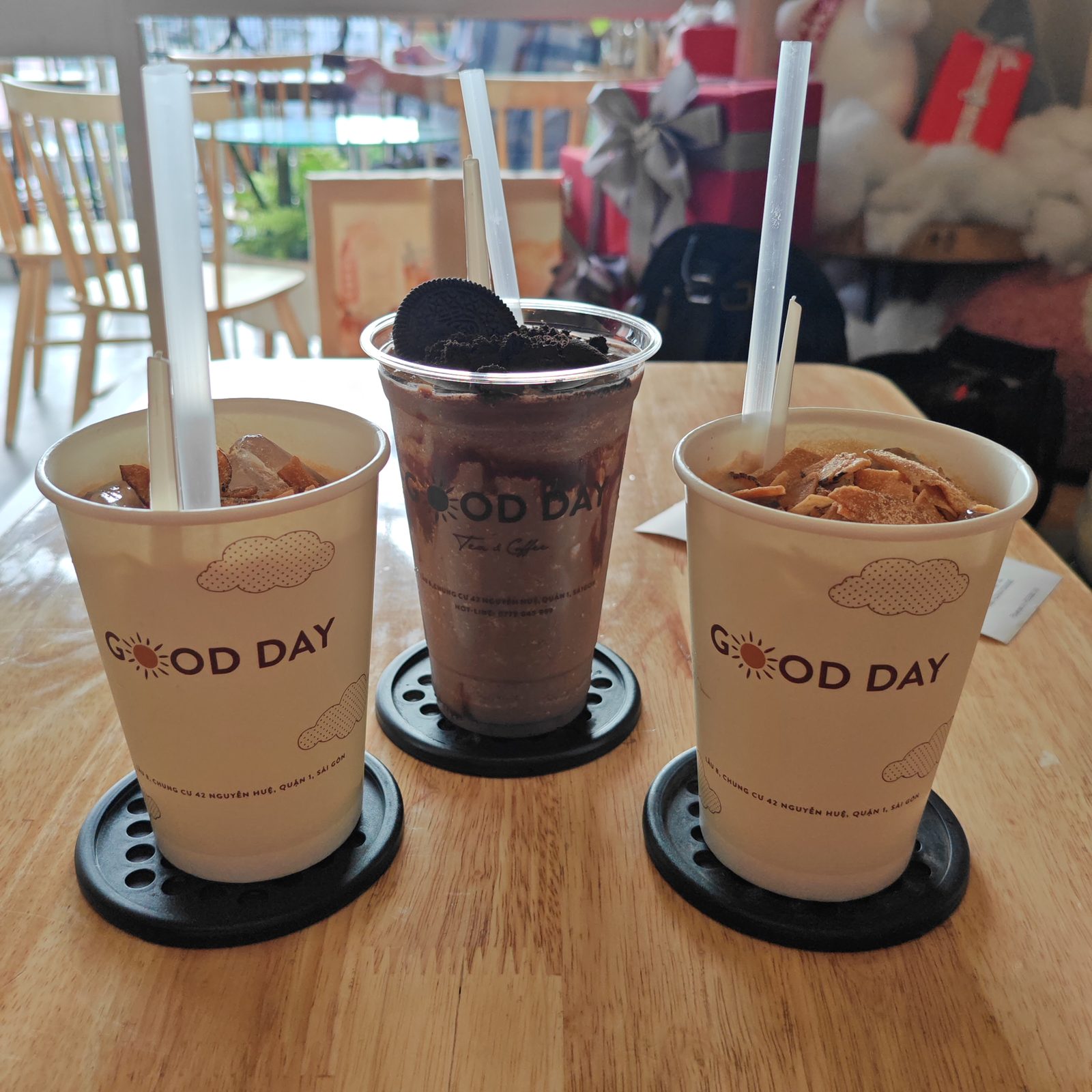 Good Days Tea & Coffee — ly giấy in mặt trời và mây chấm bi, ly chocolate Oreo
