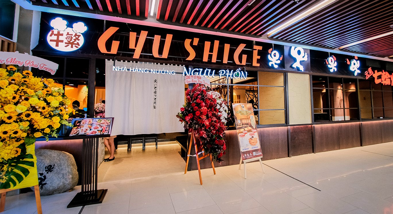 Mâm thịt nướng bày biện của quán