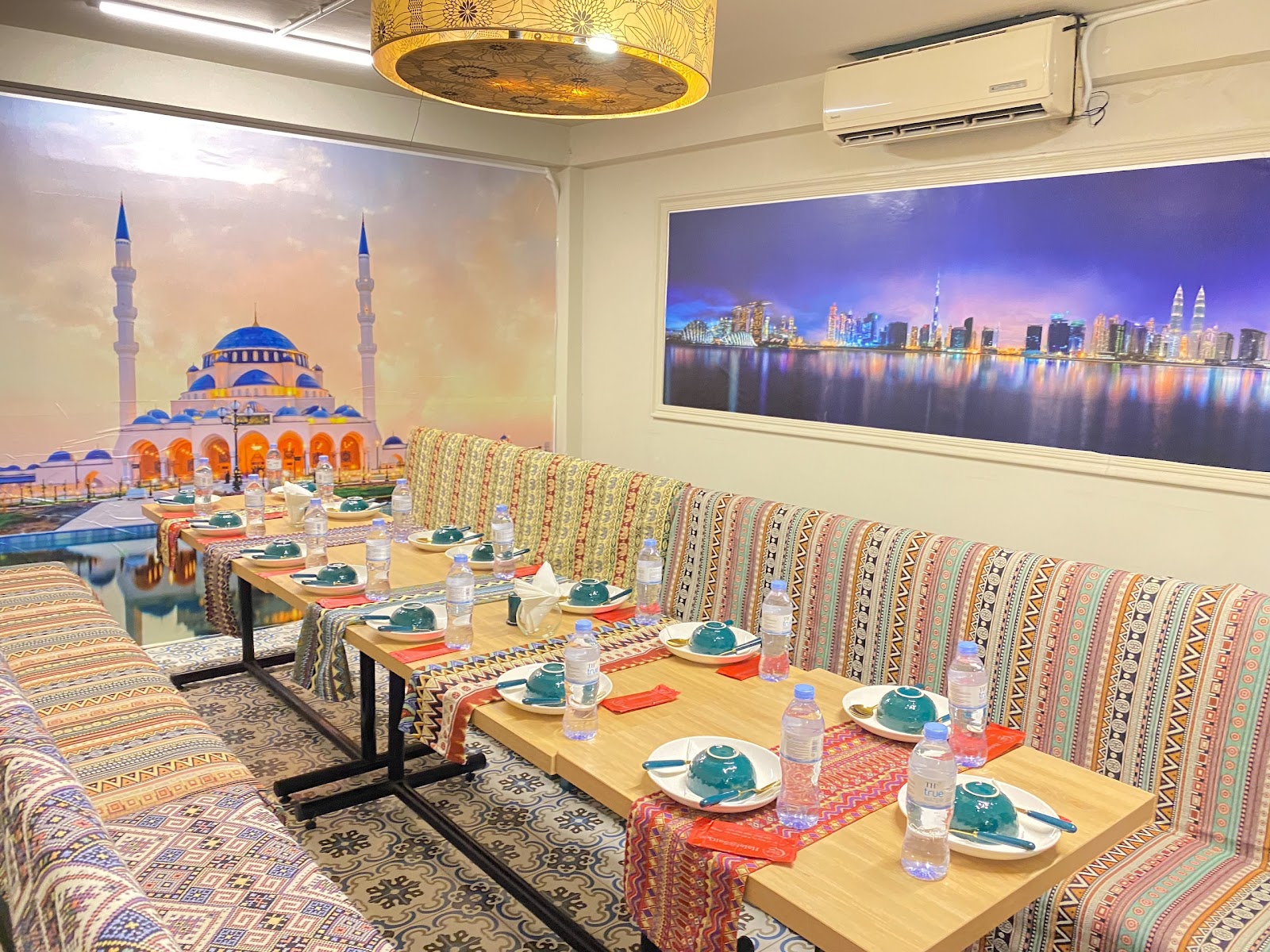 Sảnh chính của quán