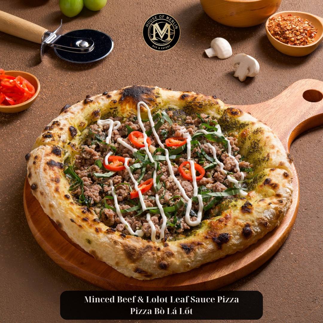 Pizza đế chua bò băm & lá lốt