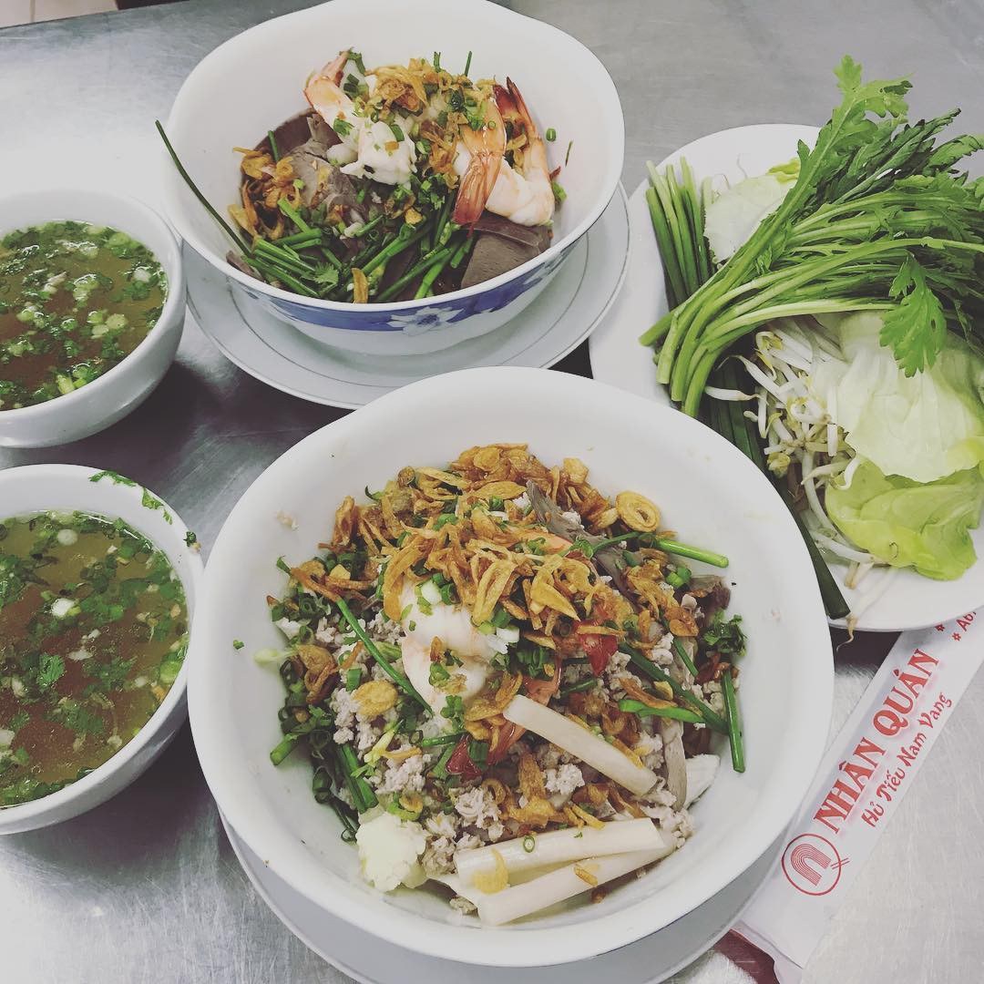 Bữa sáng đầy đủ tại Nhân Quán
