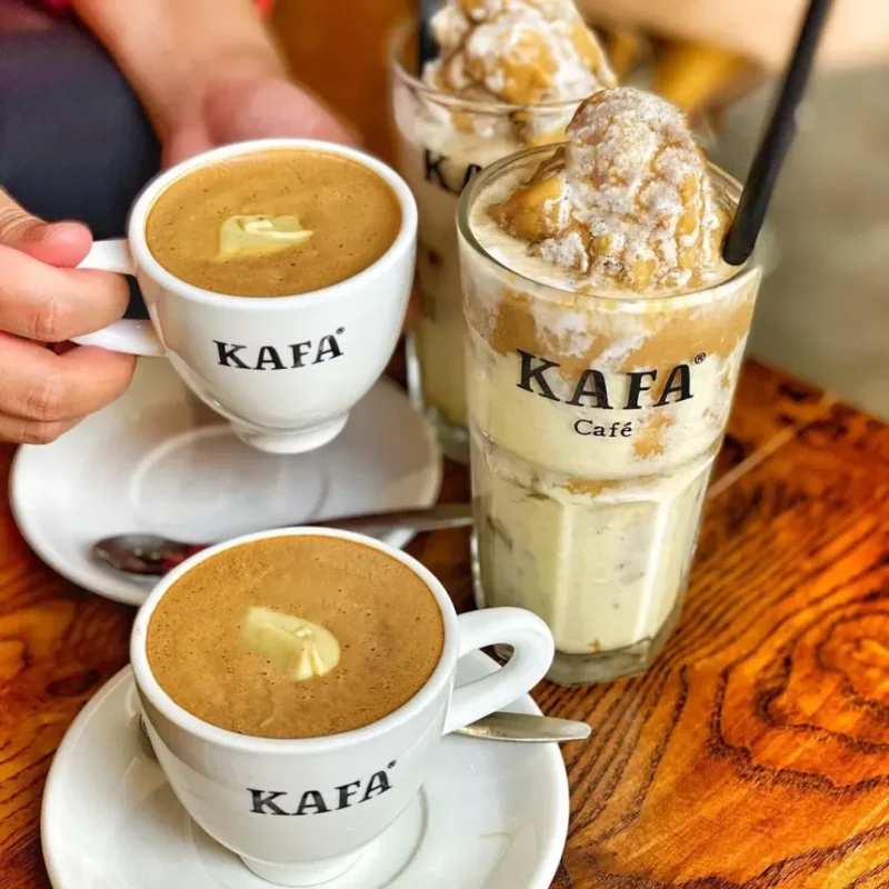 Cà phê trứng và cà phê đá xay trong ly KAFA