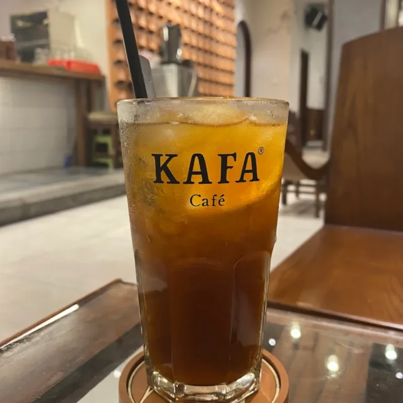 Ly trà đá KAFA mát lạnh — gợi nhớ Hồng Trà Cam Tắc