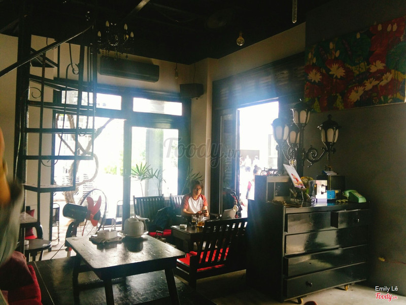 Cầu thang xoắn và đèn chùm tại Kleine Ecke