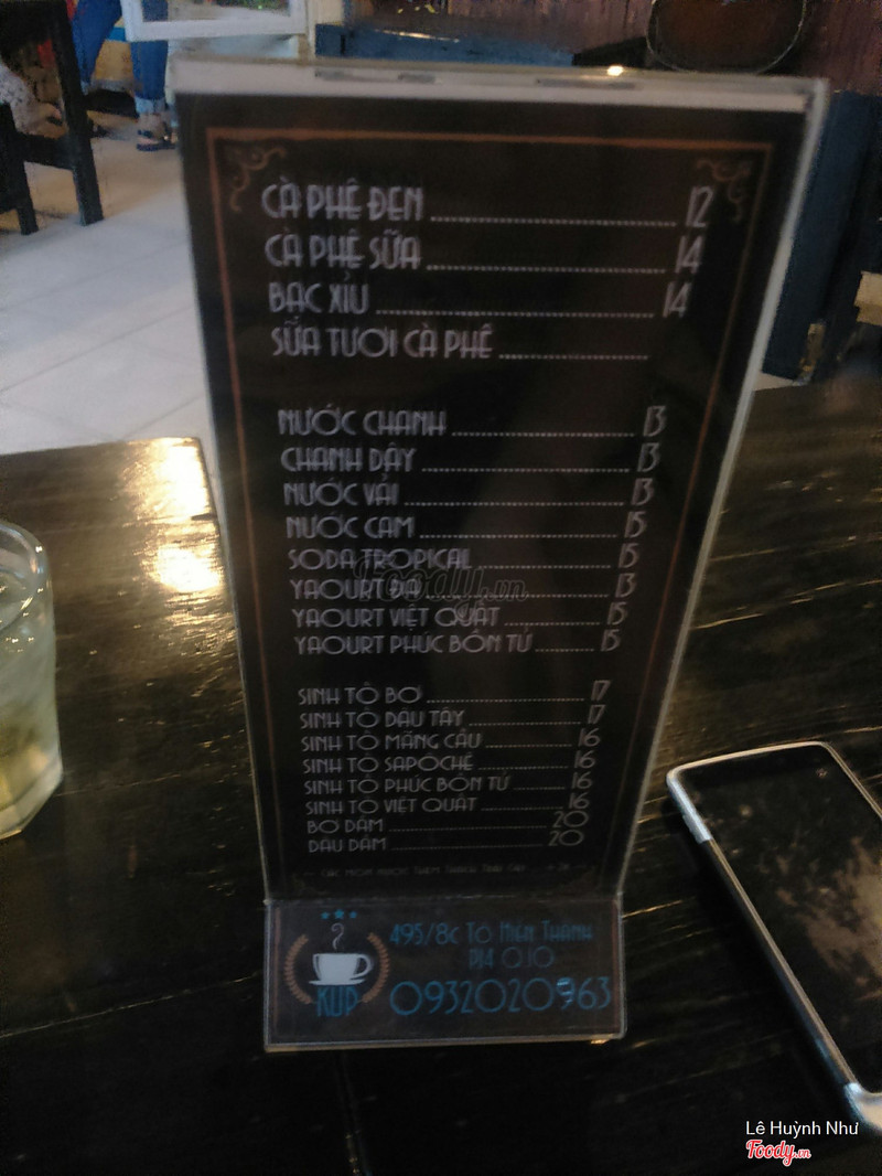 Menu giấy trên bàn KUP