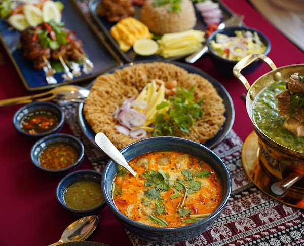 Mâm món Thái với Tom Yam Koong — ảnh của chủ quán
