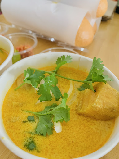 Luli's Kitchen, 182A Pasteur