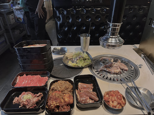 검은 가죽 부스