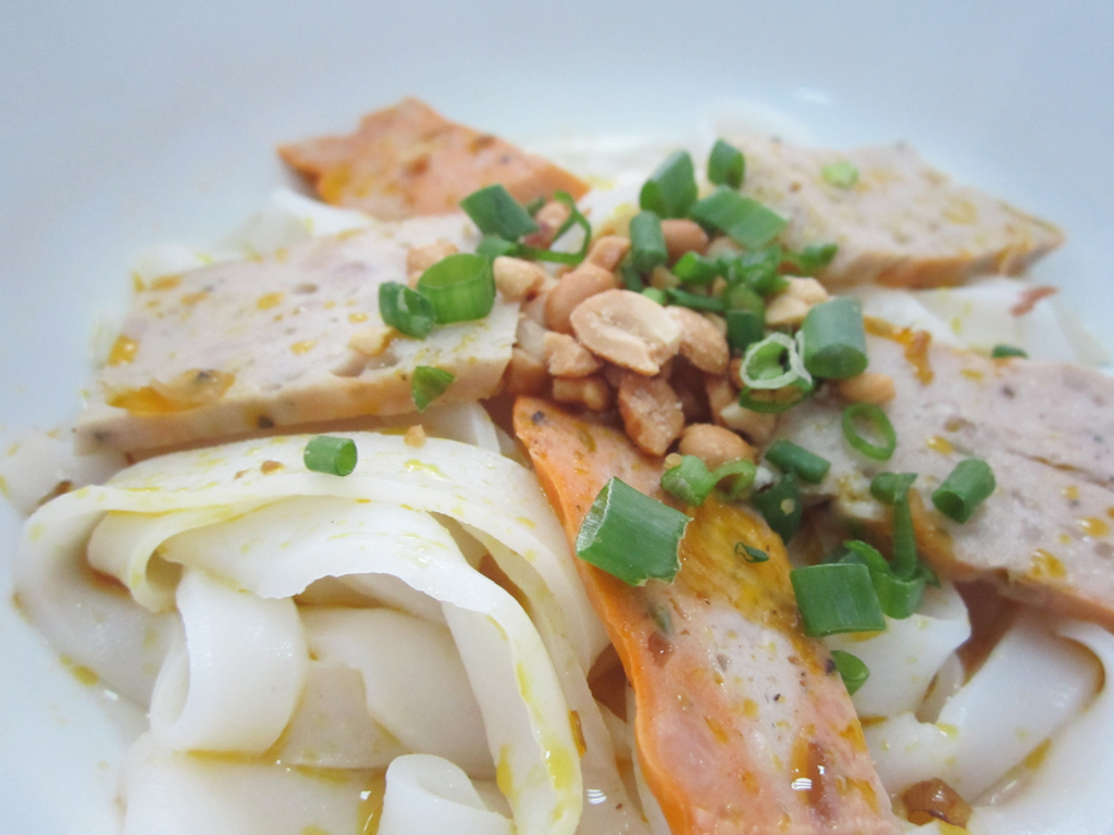Khu vực bếp của quán Mì Quảng 3 Anh Em Pasteur (đang chờ đợt chụp ảnh)